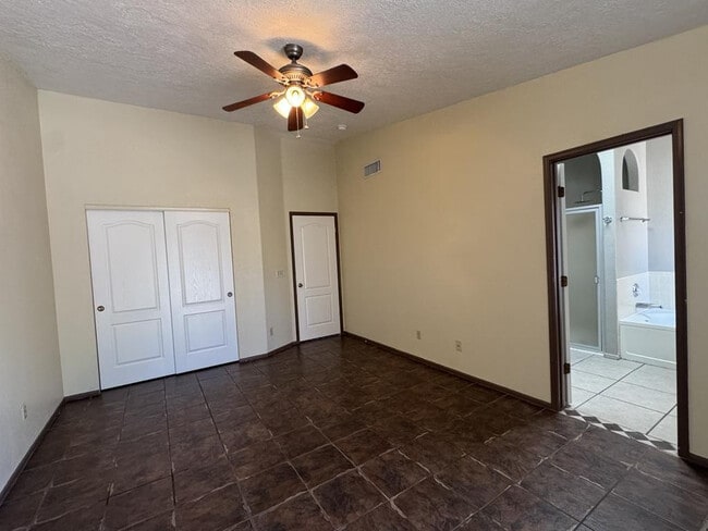 Building Photo - 4877 Los Reyes Dr