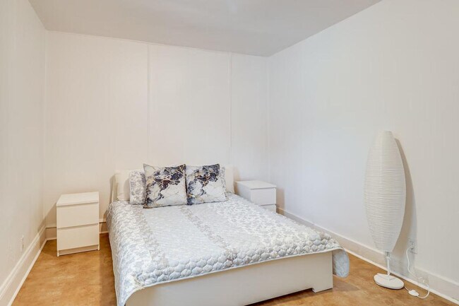 Building Photo - 9611 3rd View St