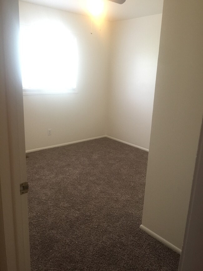 Building Photo - Bowen