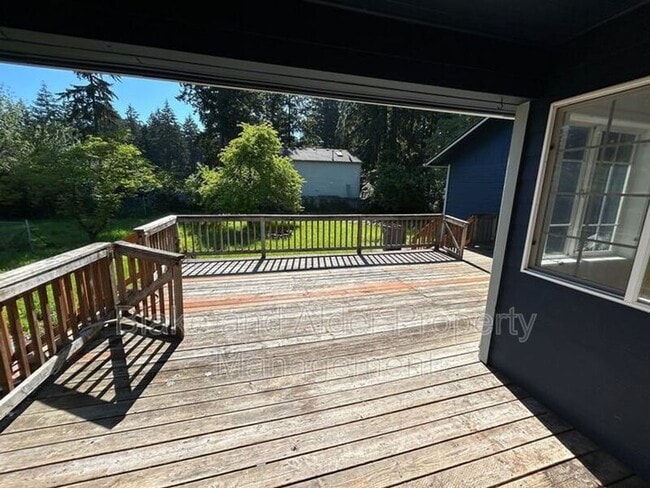 Building Photo - 198 NE 157th Ave