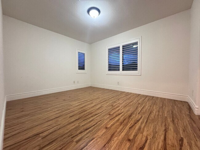 Building Photo - LUXURY LIVING • GOLF COURSE VIEW • GUARD-GATED COMMUNITY