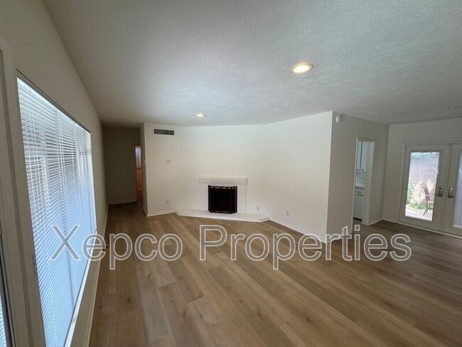 Building Photo - 432 Avenida Ortega