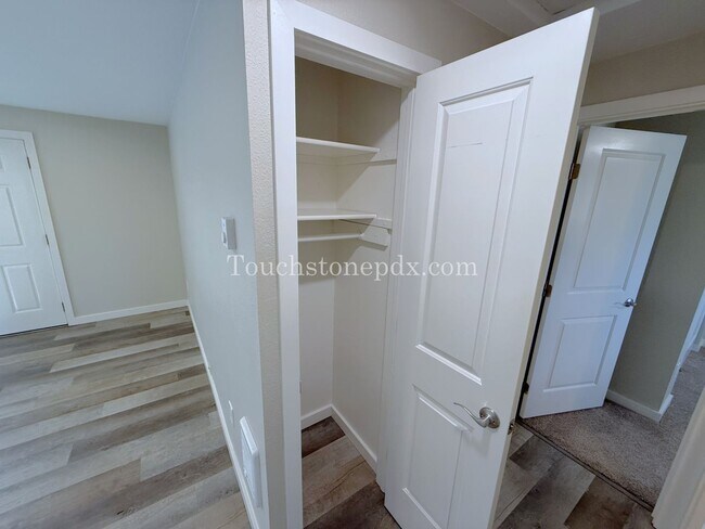 Building Photo - 119 SE Sweetbriar Ln