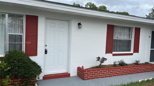 Primary Photo - 17 Brook Pl