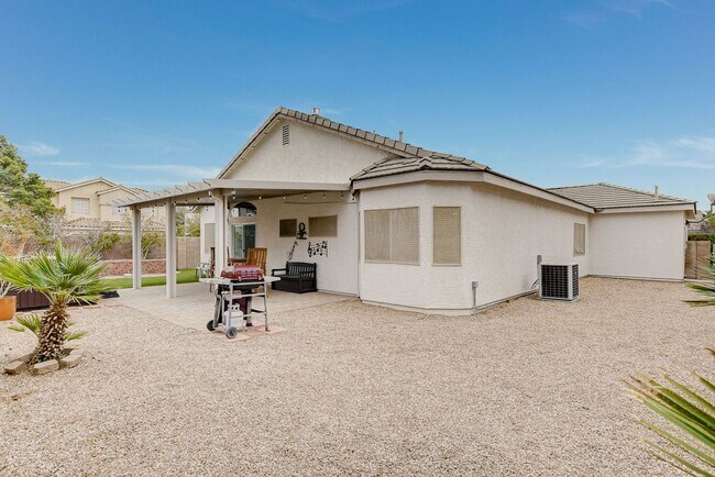 Building Photo - IMMACULATE FURNISHED 3BEDROOM GREEN VALLEY BEAUTY!