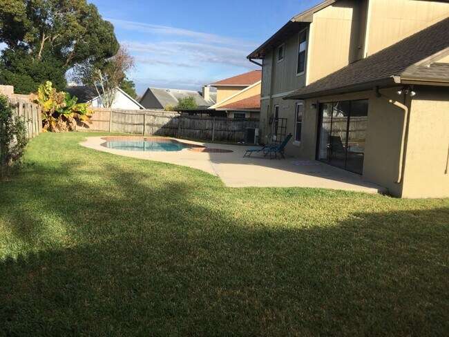 Building Photo - 550 Hassocks Loop