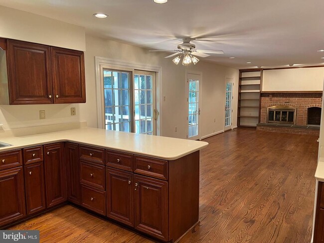 Building Photo - 10101 Alsace Ct