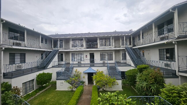 Building Photo - 4221 Los Feliz Blvd