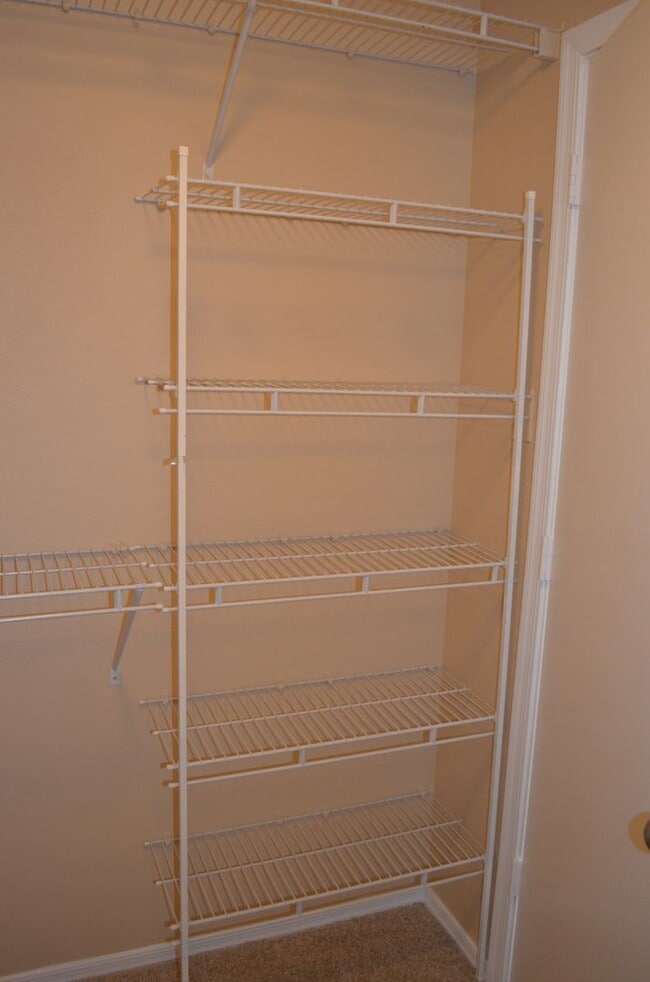 Building Photo - MOVE IN Special!!  Biltmore 2 bedroom!