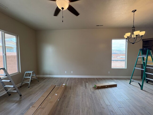 Building Photo - Brand New Townhome In Hurricane