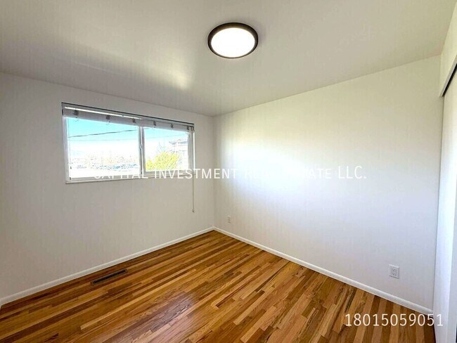 Building Photo - 1640 E 5375 S