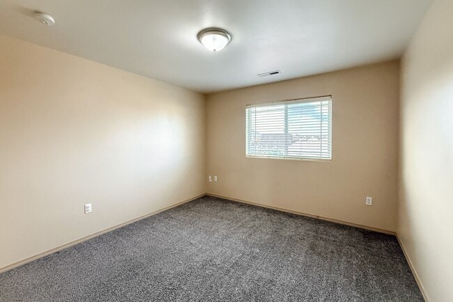 Building Photo - South Richland 4-Bedroom Home With Large Backyard