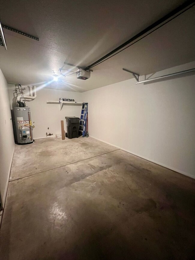 Building Photo - Unfurnished, 1-year long-term rental, Procure Only