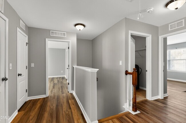 Building Photo - 614 Rose Laurel Ct
