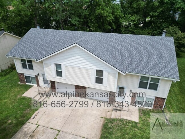Building Photo - 2 Units Available Across from Congress Mid...