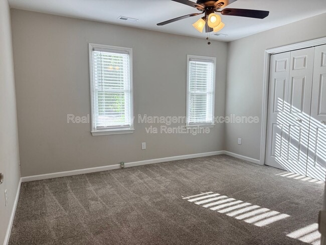 Building Photo - 2922 Glenridge Dr