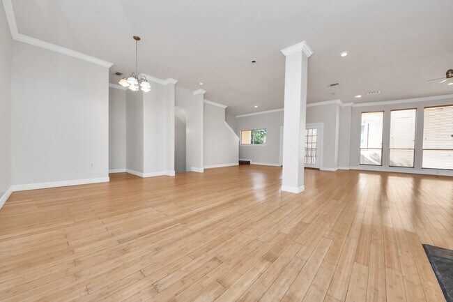 Building Photo - 3014 Chenevert St