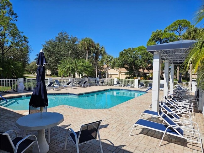 Building Photo - 835 Chalmers Dr