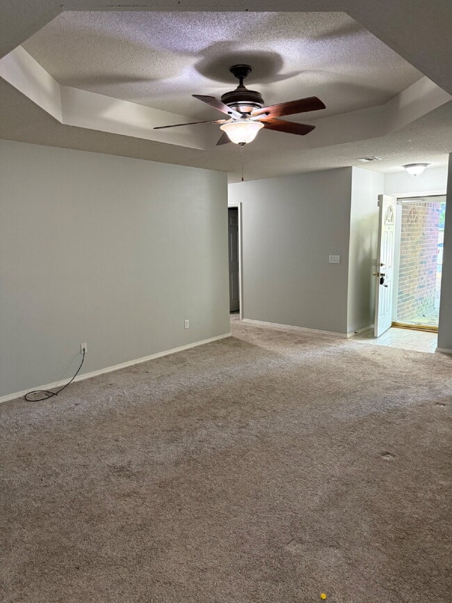 Building Photo - "Charming 3-Bed, 2-Bath Home with 1,368 Sq Ft of Comfort on Tradition Avenue!"