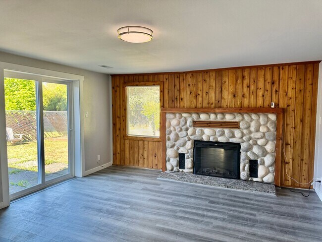 Building Photo - Beautifully Remodeled 4-Bedroom Home with Spacious Backyard in Mountlake Terrace