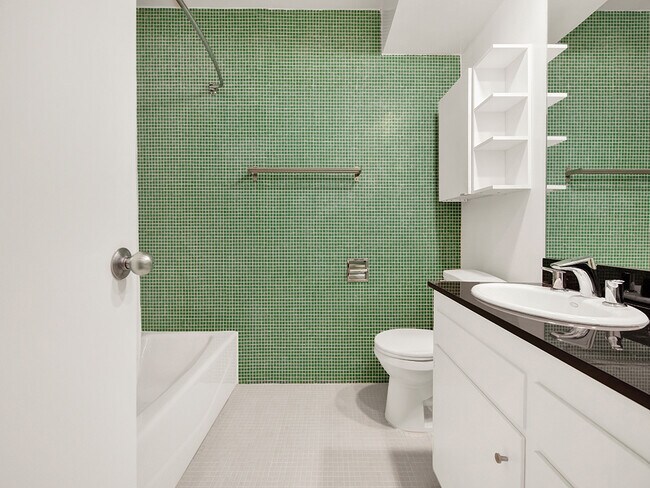 Building Photo - 7767 Hollywood Blvd