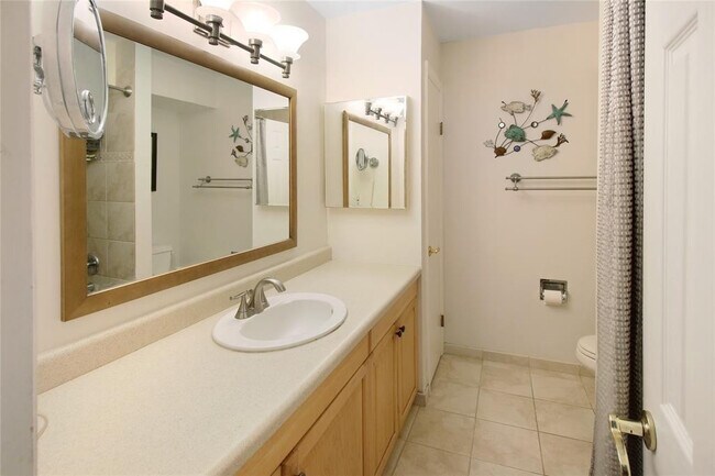 Building Photo - 3100 NE 49th St