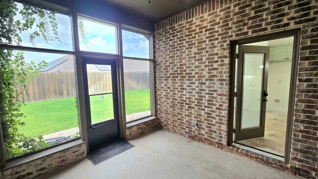 Building Photo - 2206 Hartley Dr