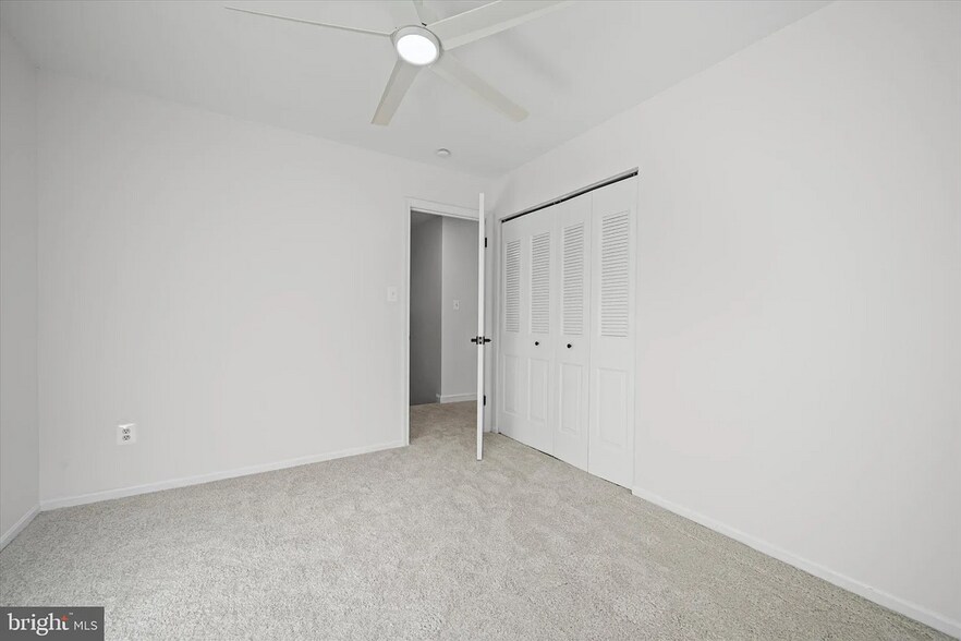 Building Photo - 10116 Dundalk St