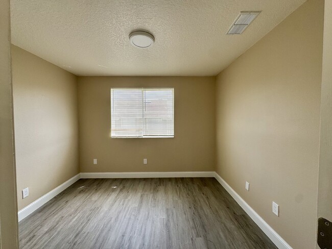 Building Photo - Fully renovated Townhome for Rent in Daven...