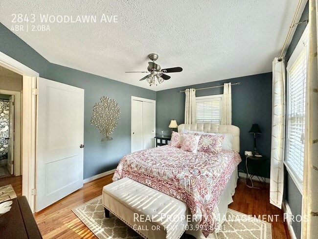 Building Photo - 2843 Woodlawn Ave