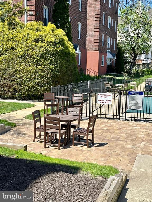 Building Photo - 104 Woodside Rd