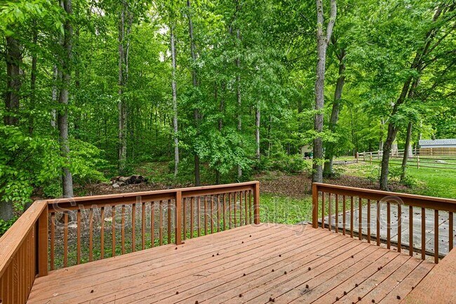 Building Photo - 240 Timber Knoll Dr