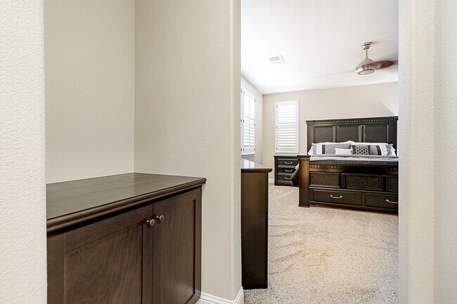 Building Photo - 582 Pasture Ave