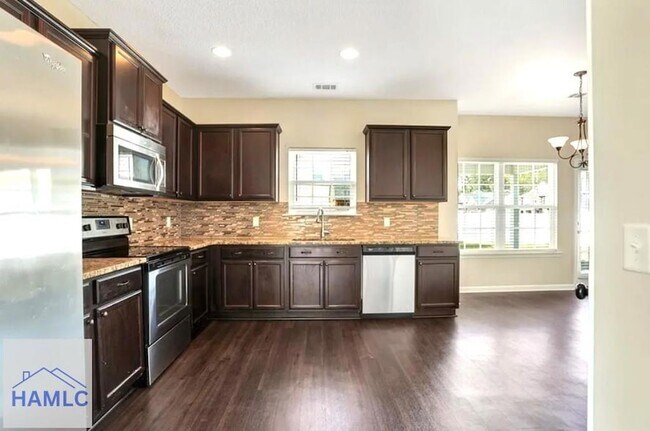 Building Photo - 763 English Oak Dr