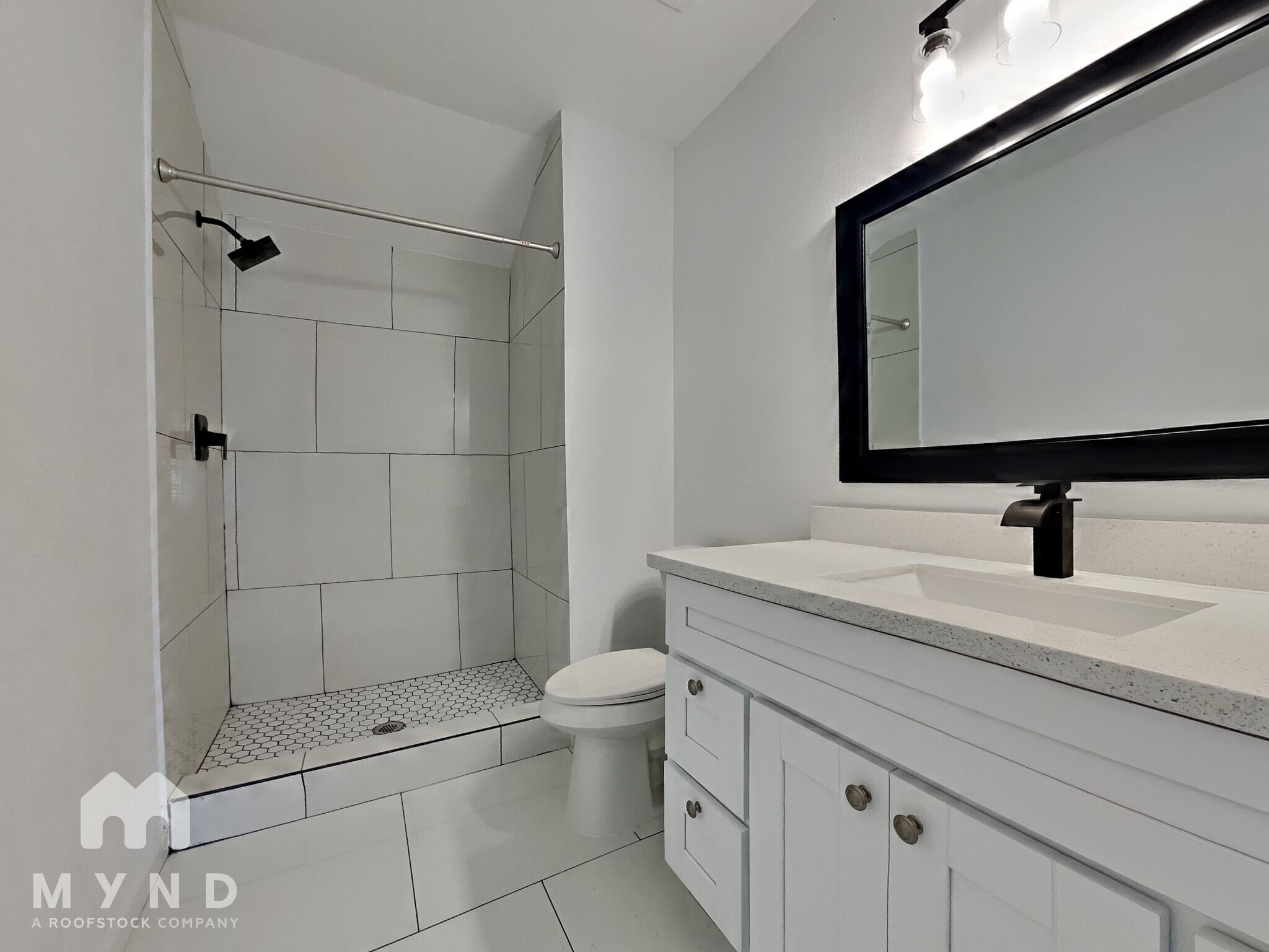 Building Photo - 5962 Belcrest St