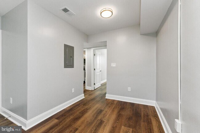 Building Photo - 2021 E St NE