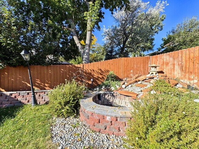 Building Photo - 18203 E Berry Dr