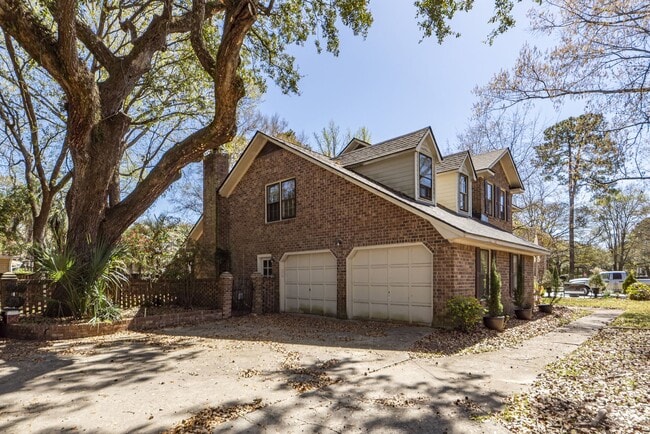 Building Photo - 5 Bedroom 3 Bath Home in Parkshore - Charl...