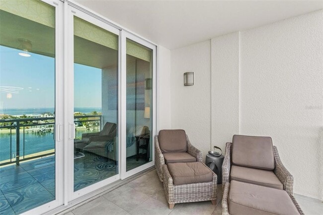 Building Photo - 1325 Snell Isle Blvd NE