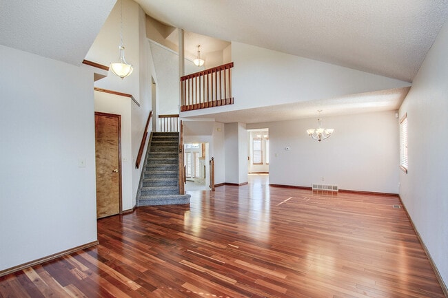 Building Photo - Spacious 4BR Home in Gleneagle!!!