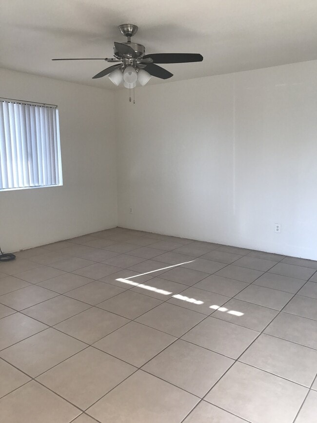 Building Photo - 2642 S Mountain View Dr