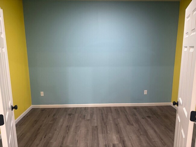 Building Photo - 708 Alban Aly