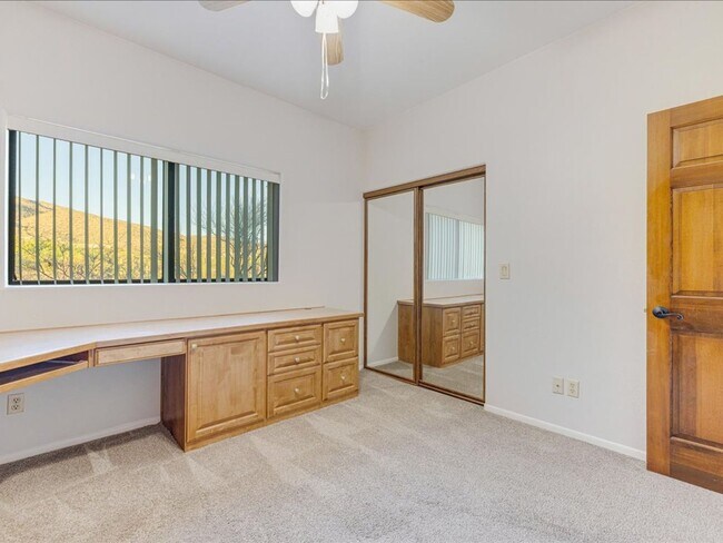 Building Photo - 4 bedroom 2.5 Bath