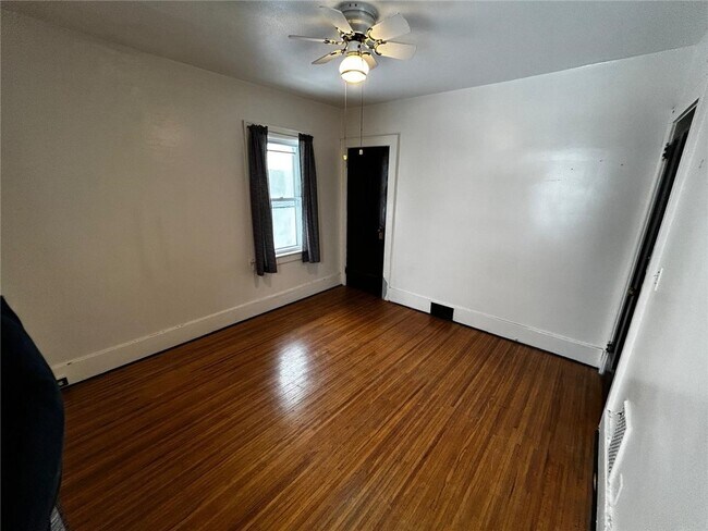 Building Photo - 850 Glide St