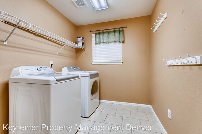 Building Photo - 6 br, 4 bath House - 1387 E 135th Pl