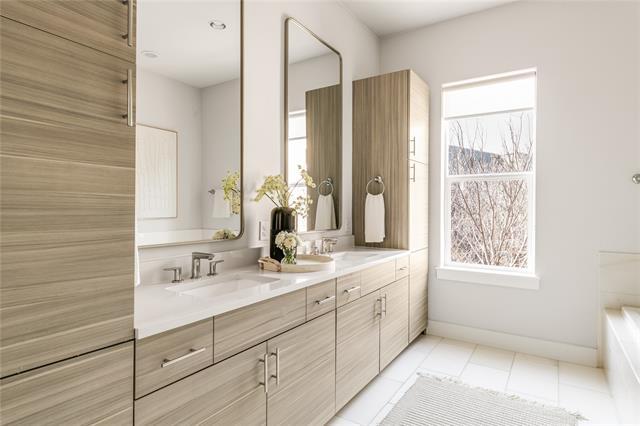 Building Photo - 381 E Greenbriar Ln