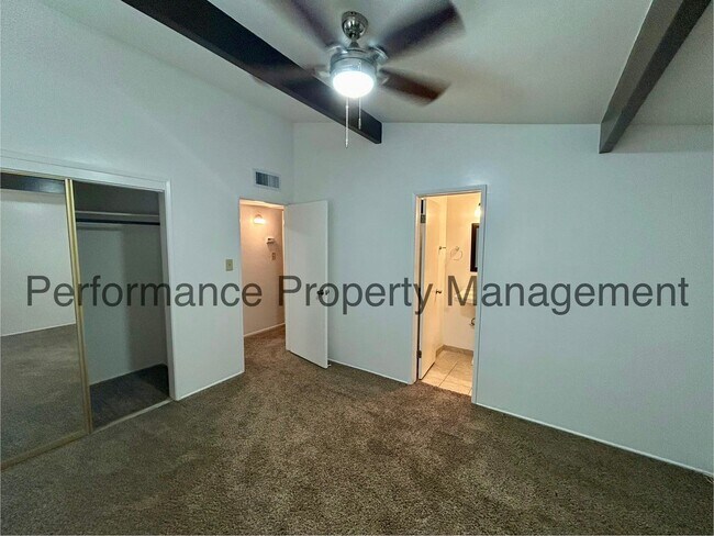 Building Photo - Charming 2 Bed/2 Bath NE Bakersfield Home ...
