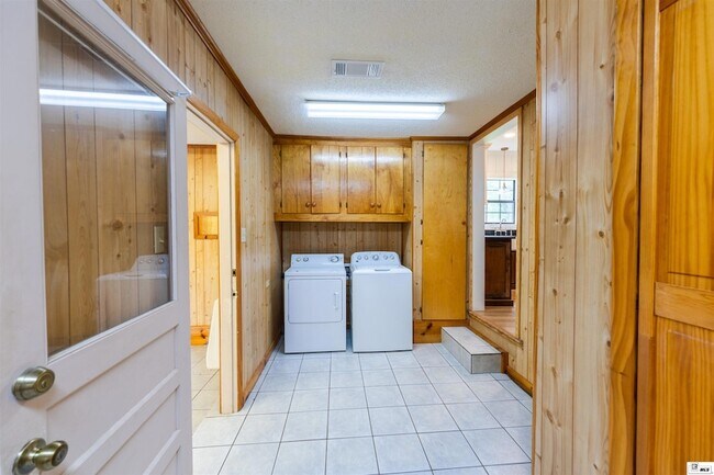 Building Photo - 129 LA-860