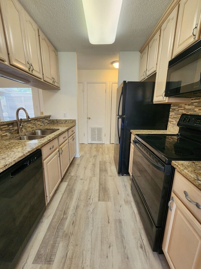 Building Photo - Gulf Shores 2/1.5 condo at Country Club Village