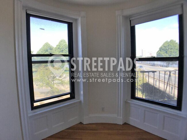 Building Photo - 2 bedroom in Boston MA 02115